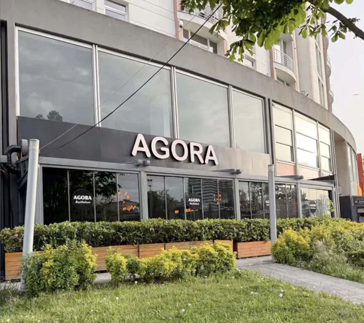 Beylikd&uuml;z&uuml;'n&uuml;n Lezzet ve Eğlence Durağı: Agora Meyhanesi