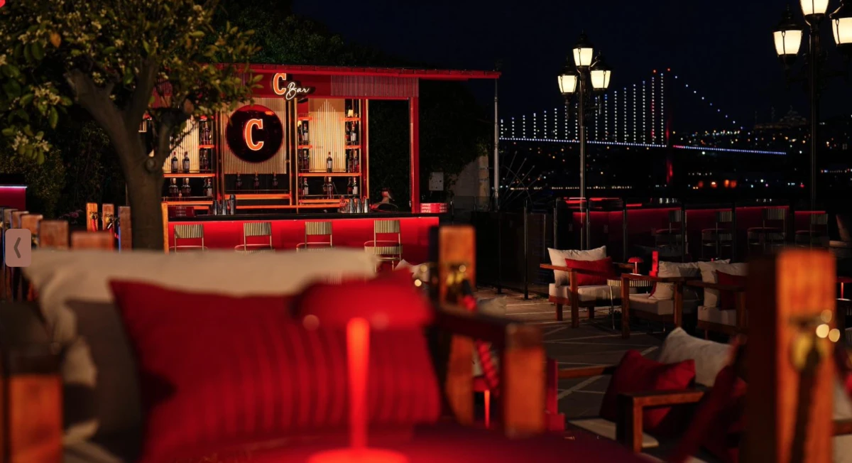 Çırağan Palace Kempinski İstanbul’un yazlık mekânı C BAR açıldı  