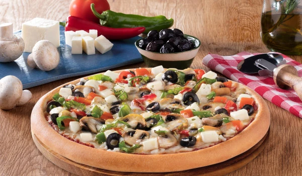 Ege Mutfağından İlham Alan Lezzet: PizzaLazza Favorisi "Egeli Pizza"  