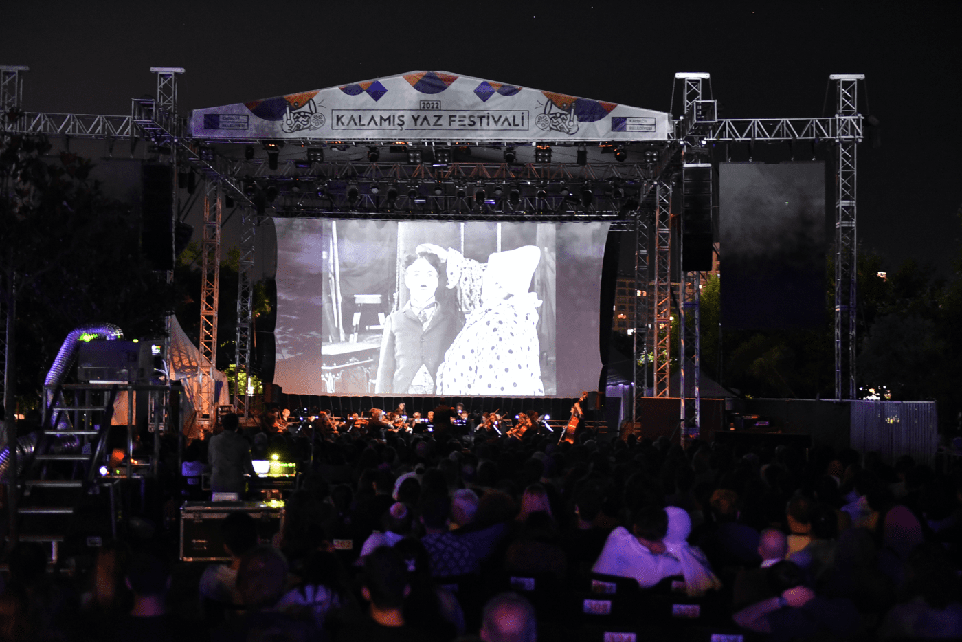 Yıldızların altında &ldquo;Kalamış Yaz Festivali&rdquo; devam ediyor!