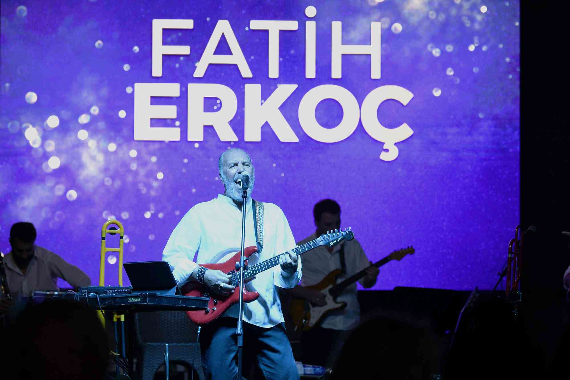 Altın G&uuml;vercin sahnesinde Fatih Erko&ccedil; sevenleriyle buluştu