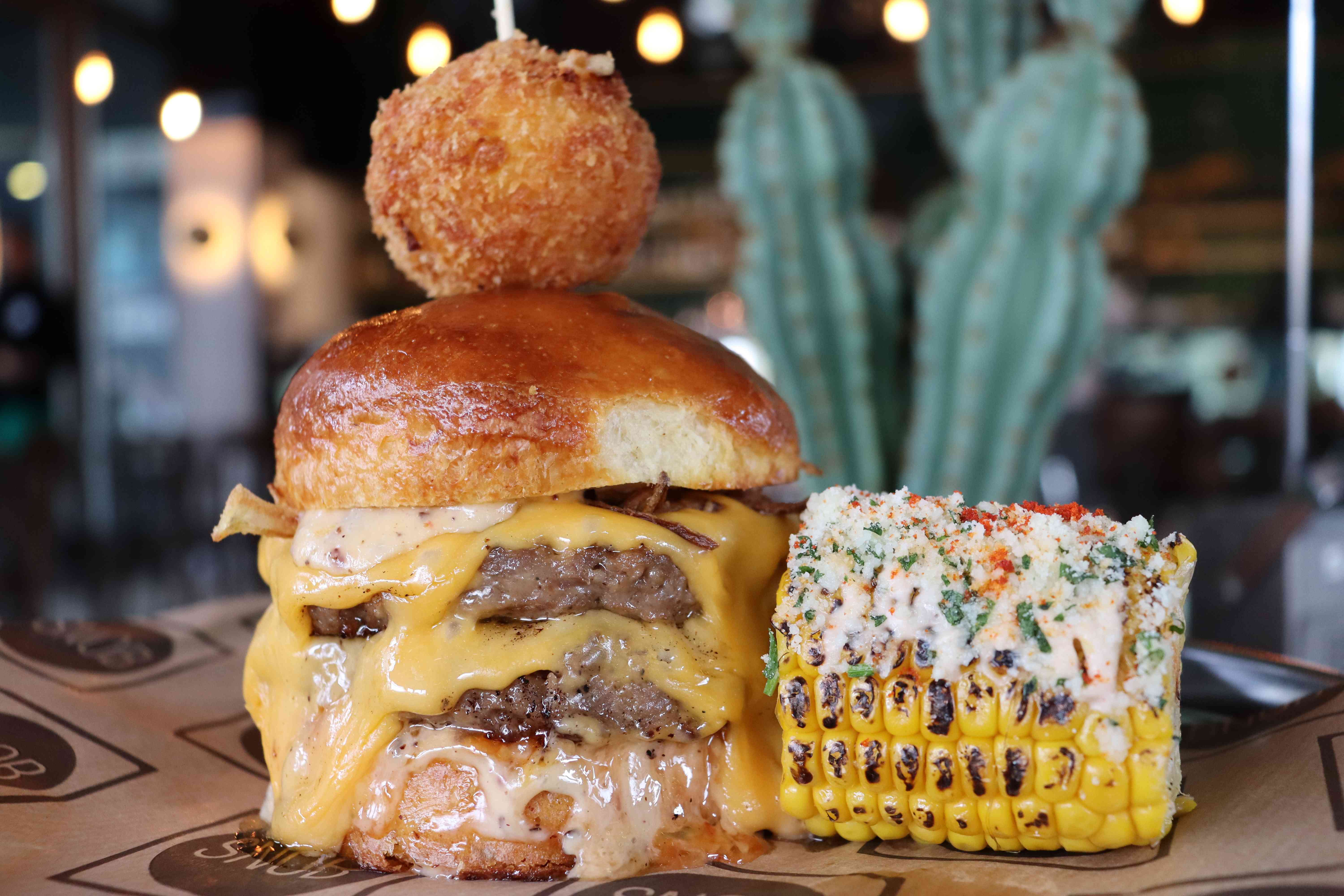 Snob Burger&Pub sokak lezzetleri şimdi Eskişehir'de