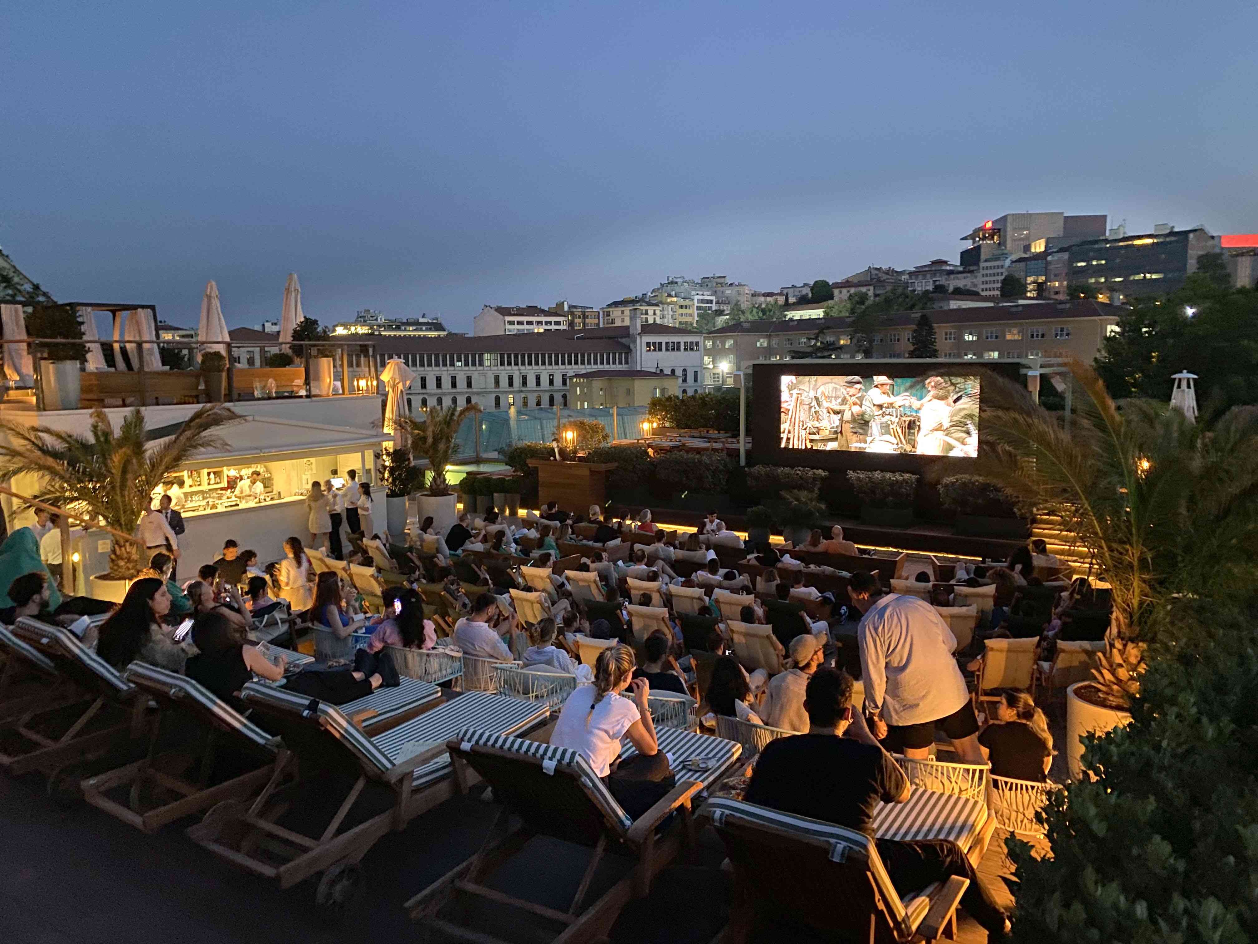 The Roof at The Ritz -Carlton'da sinema keyfi