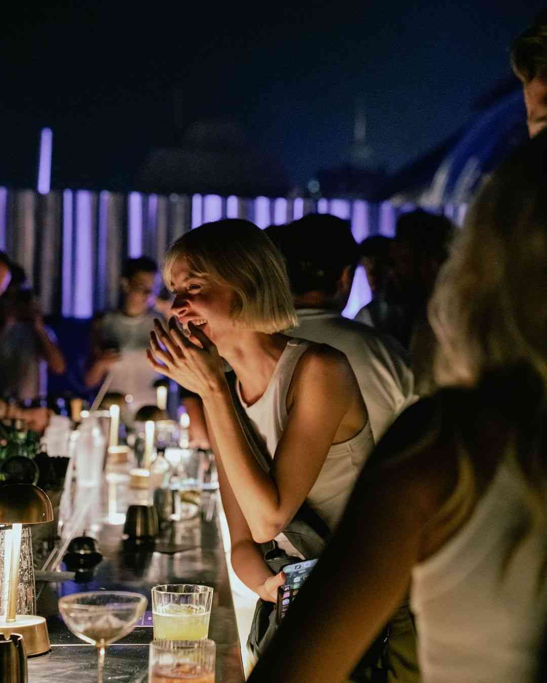 Kom&uuml;n performansları ve farklı konseptler eşliğinde misafirlerini ağırlıyor