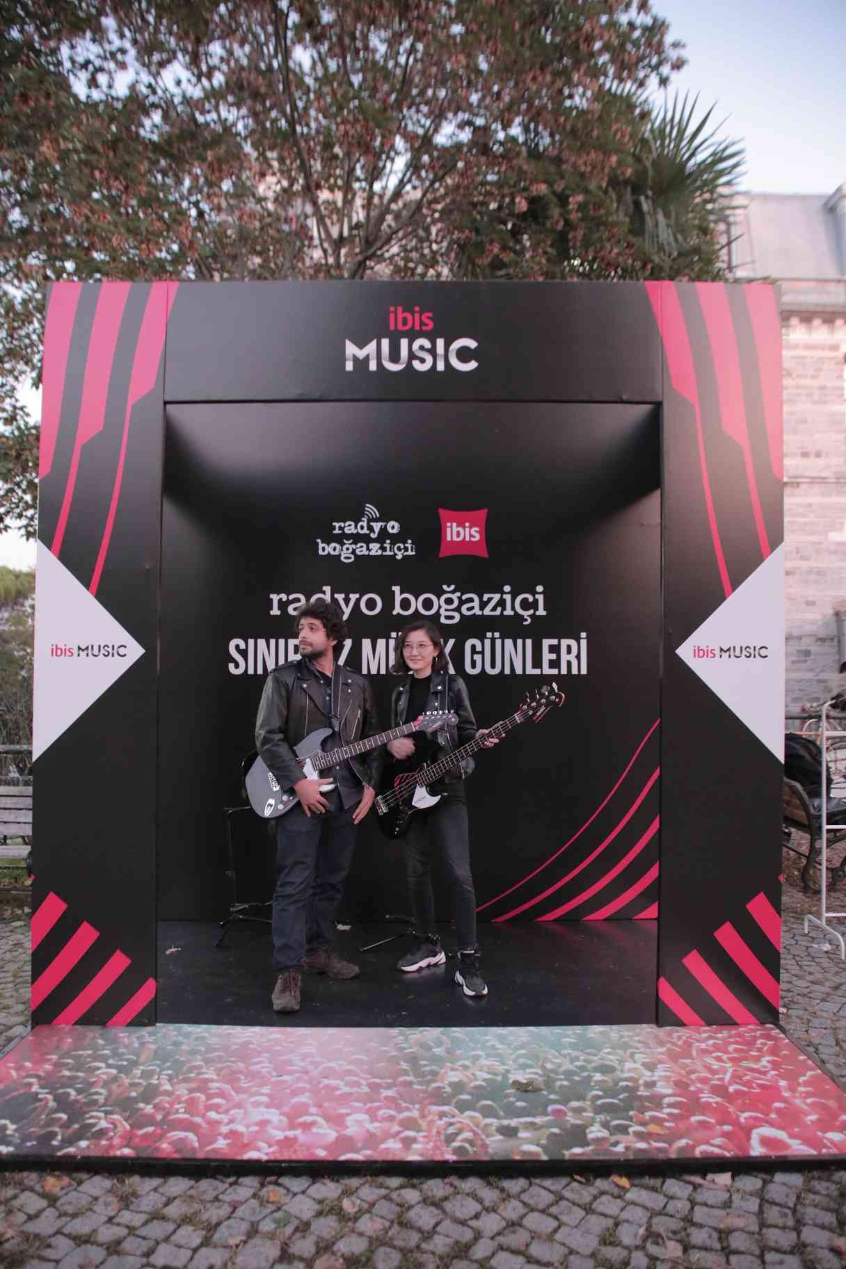 İbis t&uuml;m d&uuml;nyada gen&ccedil; m&uuml;zisyenlerin sesini duyuruyor!