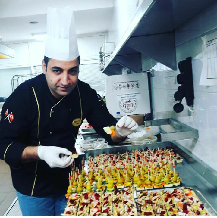 Beyaz peynirli kinoa salatası