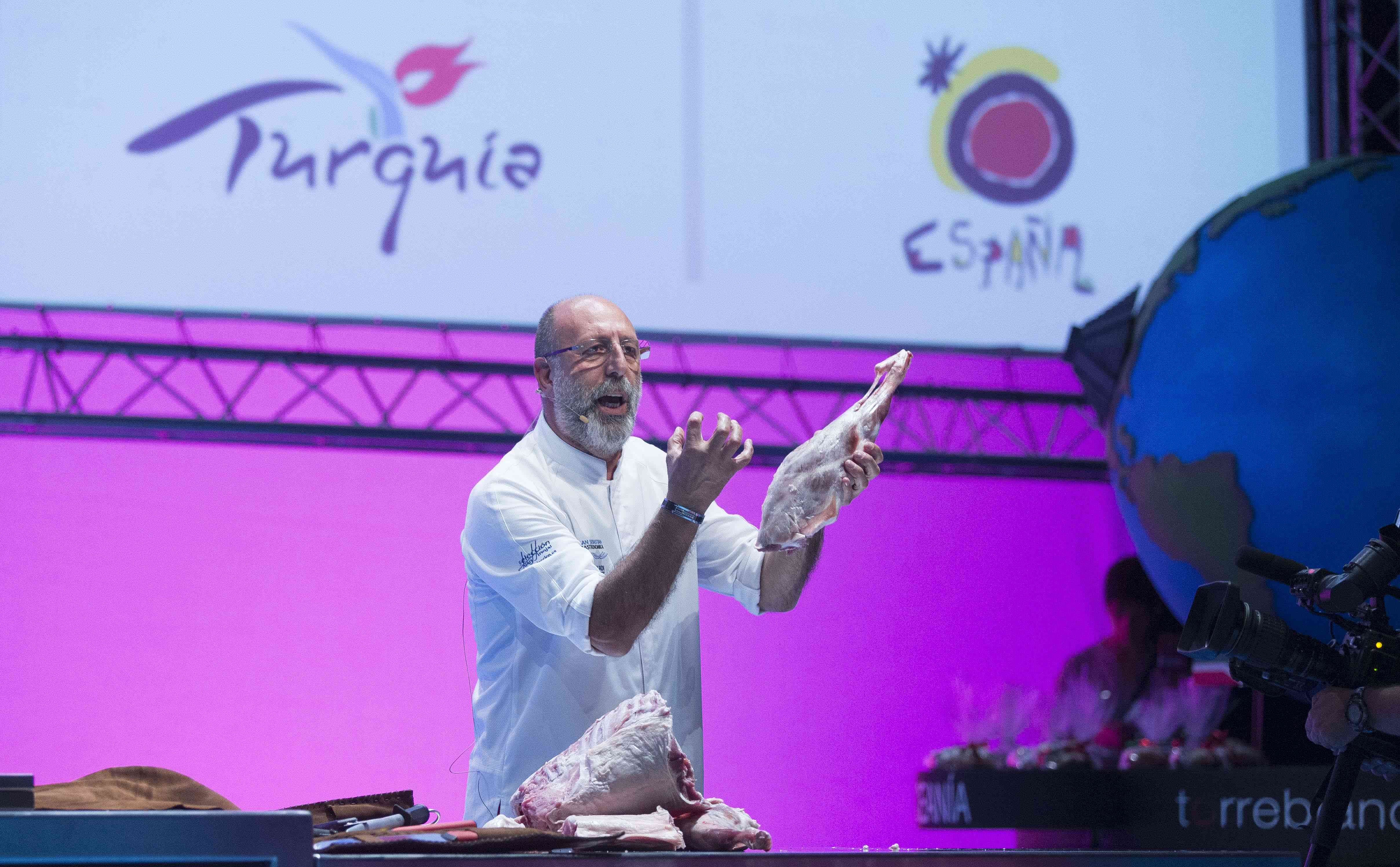 Etin Profes&ouml;r&uuml; C&uuml;neyt Asan&rsquo;ın Sunduğu &ldquo;Mutfağın  Şefleri&rdquo; Daha İlk B&ouml;l&uuml;m&uuml;yle B&uuml;y&uuml;k Ses Getirdi