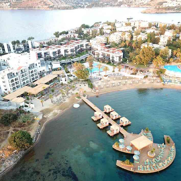 Villa Azur Restaurant & Beach Club kapılarını a&ccedil;ıyor!