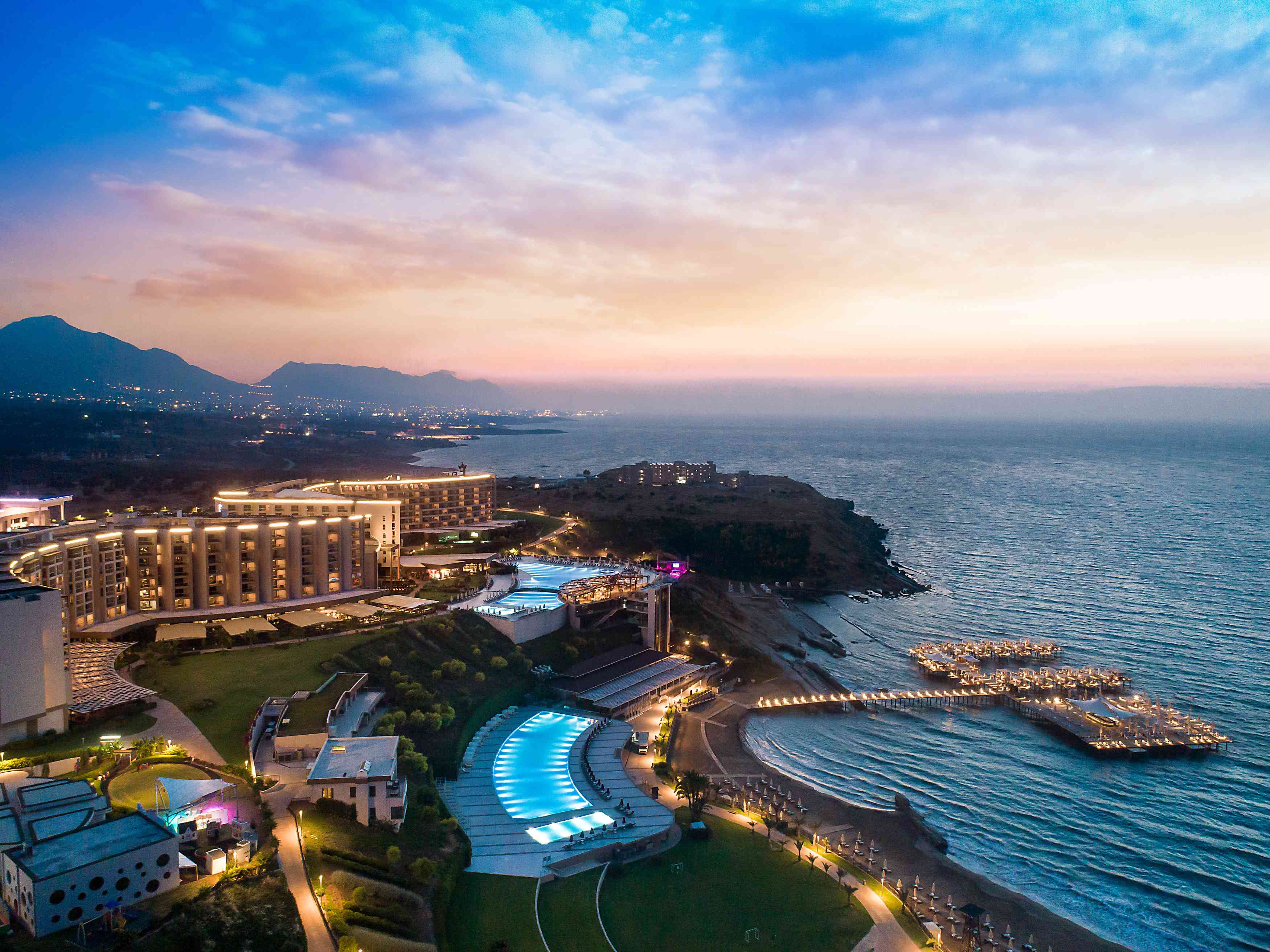 Kıbrıs Elexus Hotel yeni d&uuml;zeniyle kapılarını a&ccedil;tı...