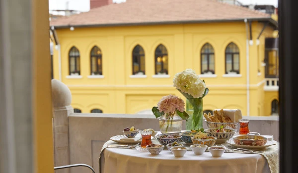 Ramazanın Bereketi ve lezzeti Boğaz kıyısındaki Four Seasons Hotel'de 