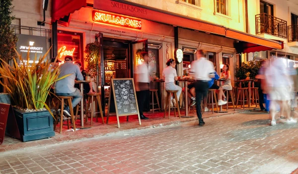 Skull & Bones: Karak&ouml;y&rsquo;&uuml;n en cesur barında yeni yılın ritimleri       