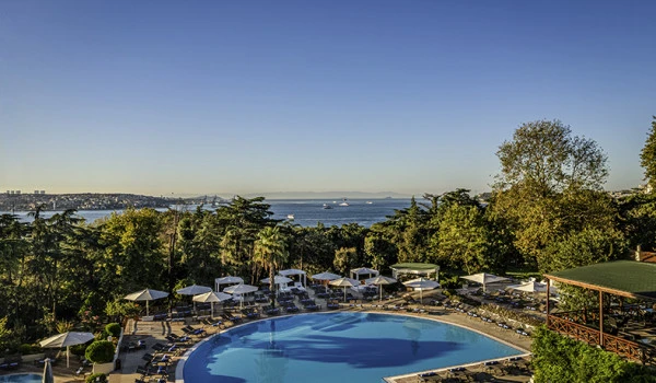 Swissotel The Bosphorus&rsquo;un havuz deneyimiyle şehirde kucuk bir kacamak